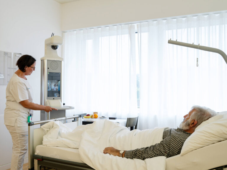 İsviçre’de hastanelerde kamera ve sensörlü hasta takibi tartışma yarattı