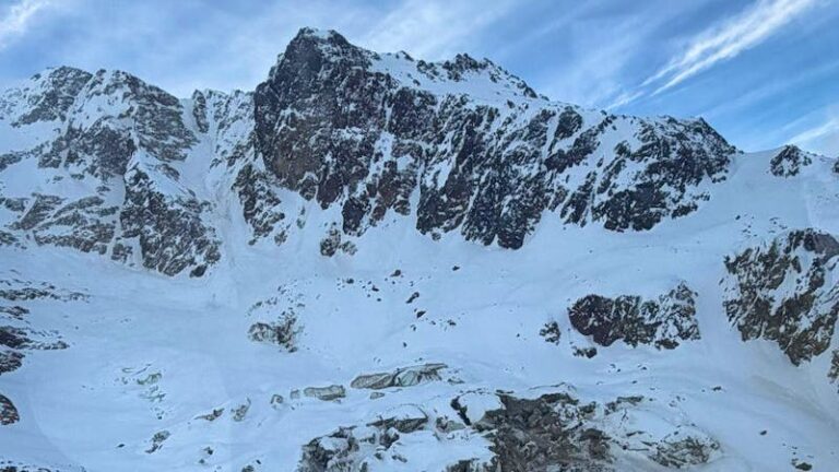 Valais’de yeni buzul alarmı, çökme riski izleniyor