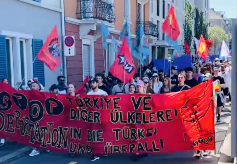 Zürih’te sınır dışı uygulamalarına karşı yürüyüş düzenlendi