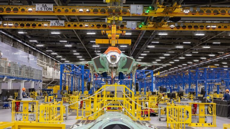 İsviçre’nin ilk F-35A savaş uçağında ana montaj süreci başladı