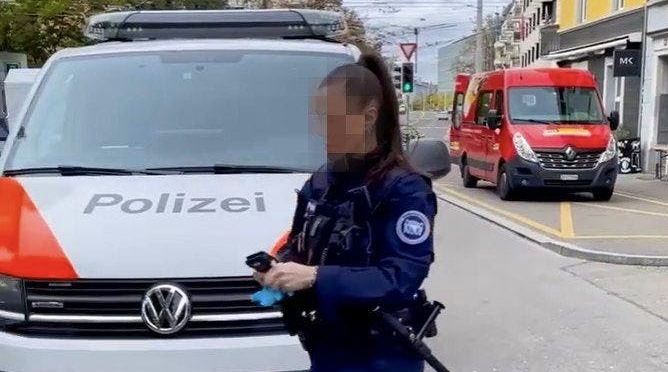 Zürih polis memuru gizli verileri sızdırdı