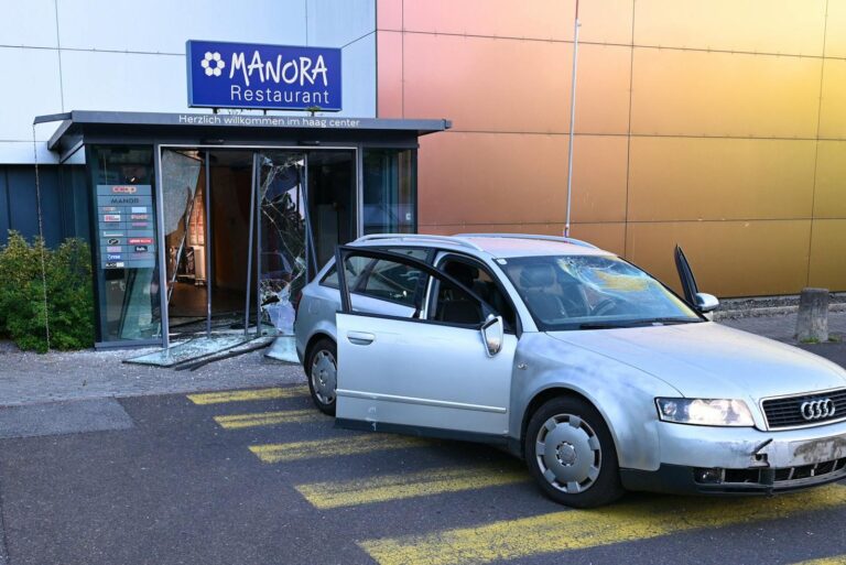 Haag’da araçla AVM soygunu