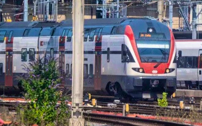 Lozan tren istasyonunda arıza: ulaşım durdu