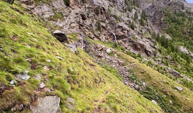 Valais’de 27 yaşındaki dağcı kayalık alana düşerek hayatını kaybetti