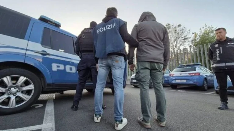 İsviçre’de yakalanan mafya üyesi İtalya’ya iade edildi