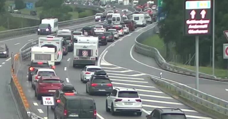 Gotthard’da trafik sürüyor: Bekleme süresi 2 saati aştı