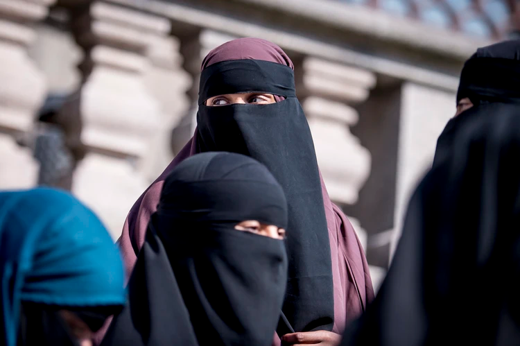 İsviçre’de burka yasağından en çok erkekler ceza aldı