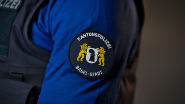 Basel’de ilk kez B oturum iznine sahip polisler görev yapacak