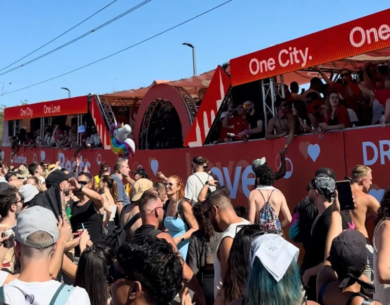 Zürih’te Street Parade coşkusu