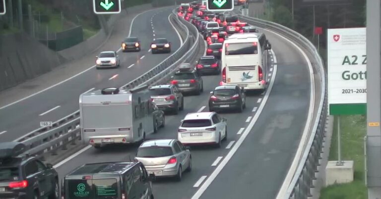 Gotthard Tüneli’nde 1 Ağustos yoğunluğu: Kilometrelerce araç kuyruğu