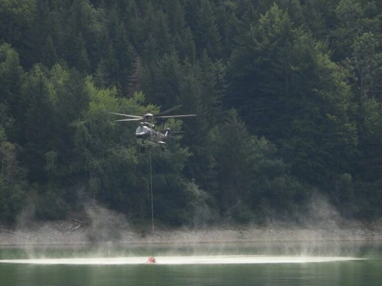 Kuraklık nedeniyle ordu helikopterleri su taşıyacak