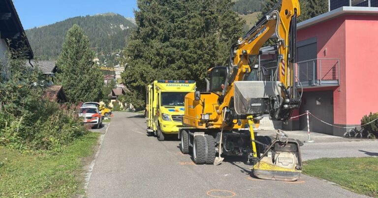 Davos’ta iş kazası: işçi ekskavatörün altında kaldı