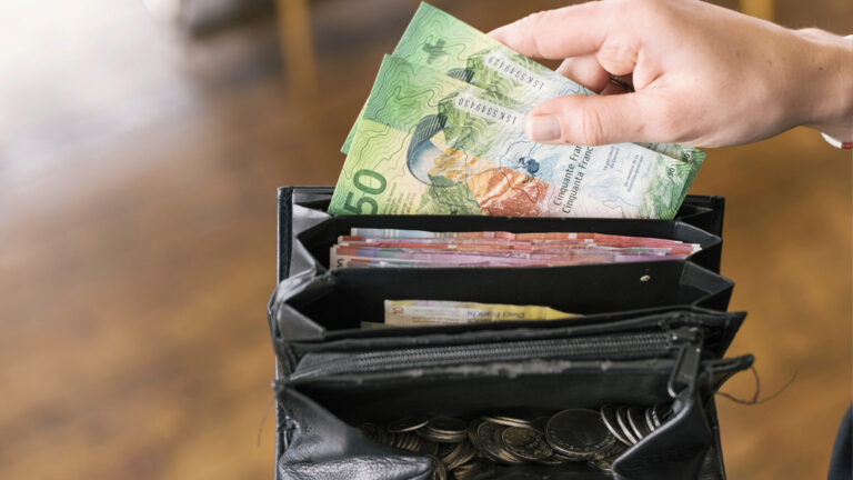İsviçre’de bankalar ne kadar paranız varsa sizi varlıklı görüyor?