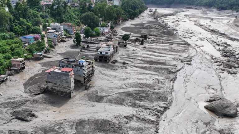İsviçre’den Nepal’e yardım: 2 İsviçreli kurtarıldı, 1 kişi kayıp