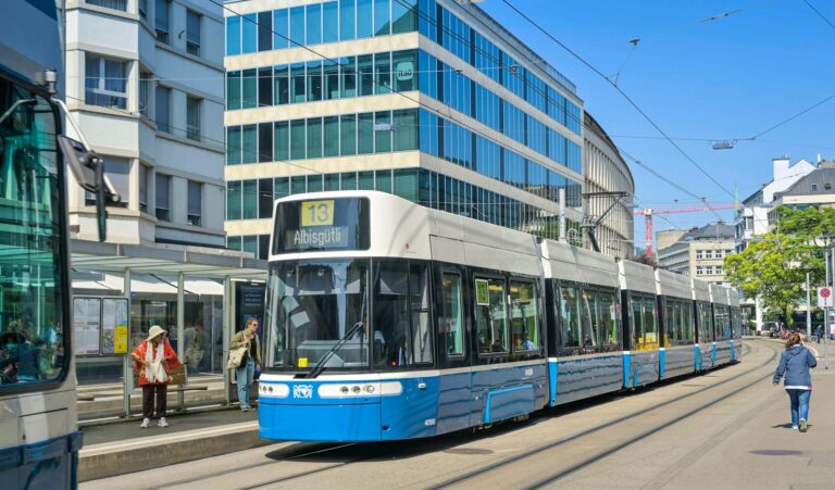 Zürih’te tramvayın çarptığı kadın hayatını kaybetti