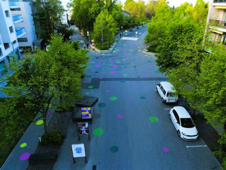 Lozan’da renkli yol işaretlerinin yasal olup olmadığı tartışılıyor