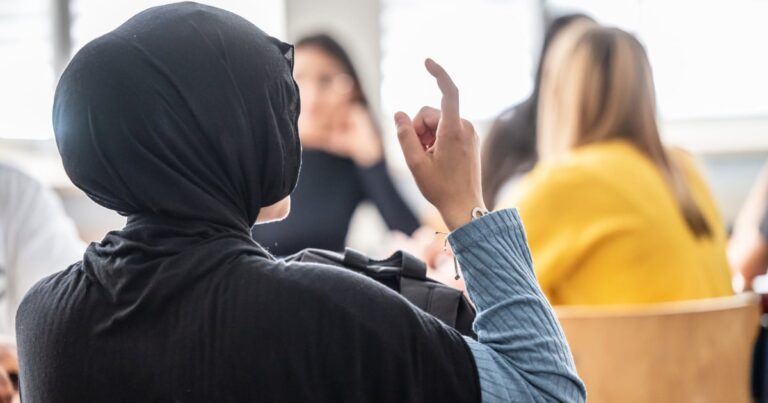 İsviçre’de okulda başörtüsü yasağı için birçok kantonda girişim
